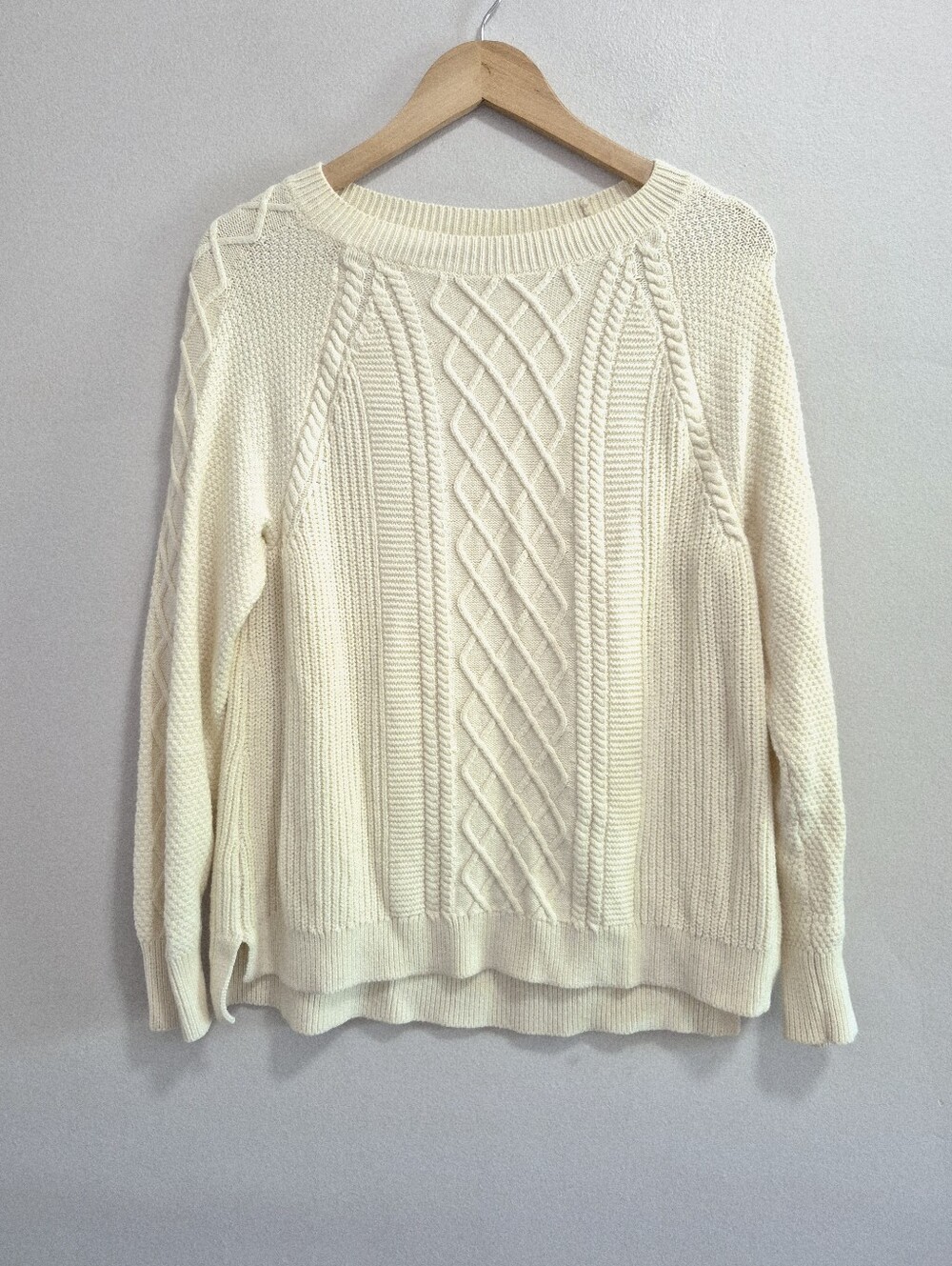 Vineyard Raglan Fisherman Cableknit Sweater Ivory Cream Size Medium